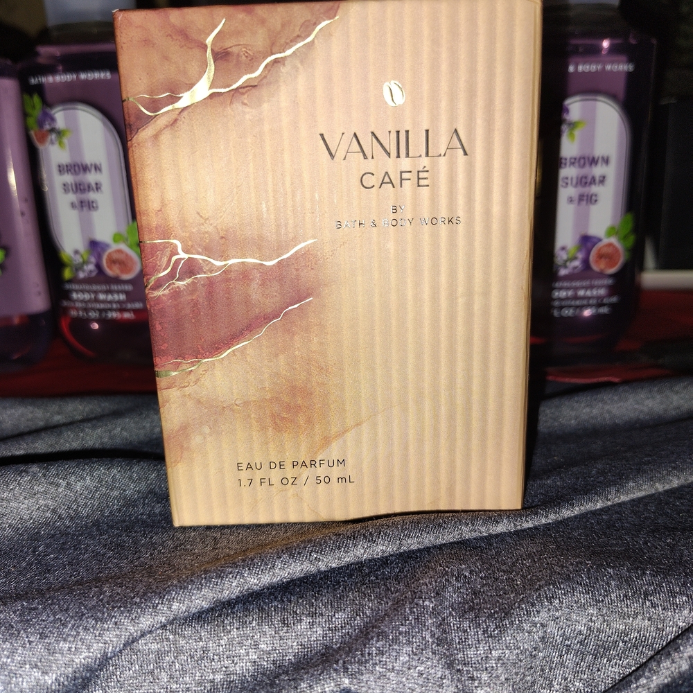 Bath & Body Works Vanilla Café Perfume with Gold Accents